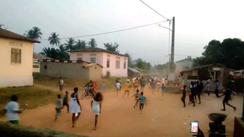 KODIMASSO est un village situé au sud de la COTE D'IVOIRE dans la sous préfecture de N'DOUCI et appartenant au departement de TIASSALE, dans la region de l'Agnéby-Tiassa.